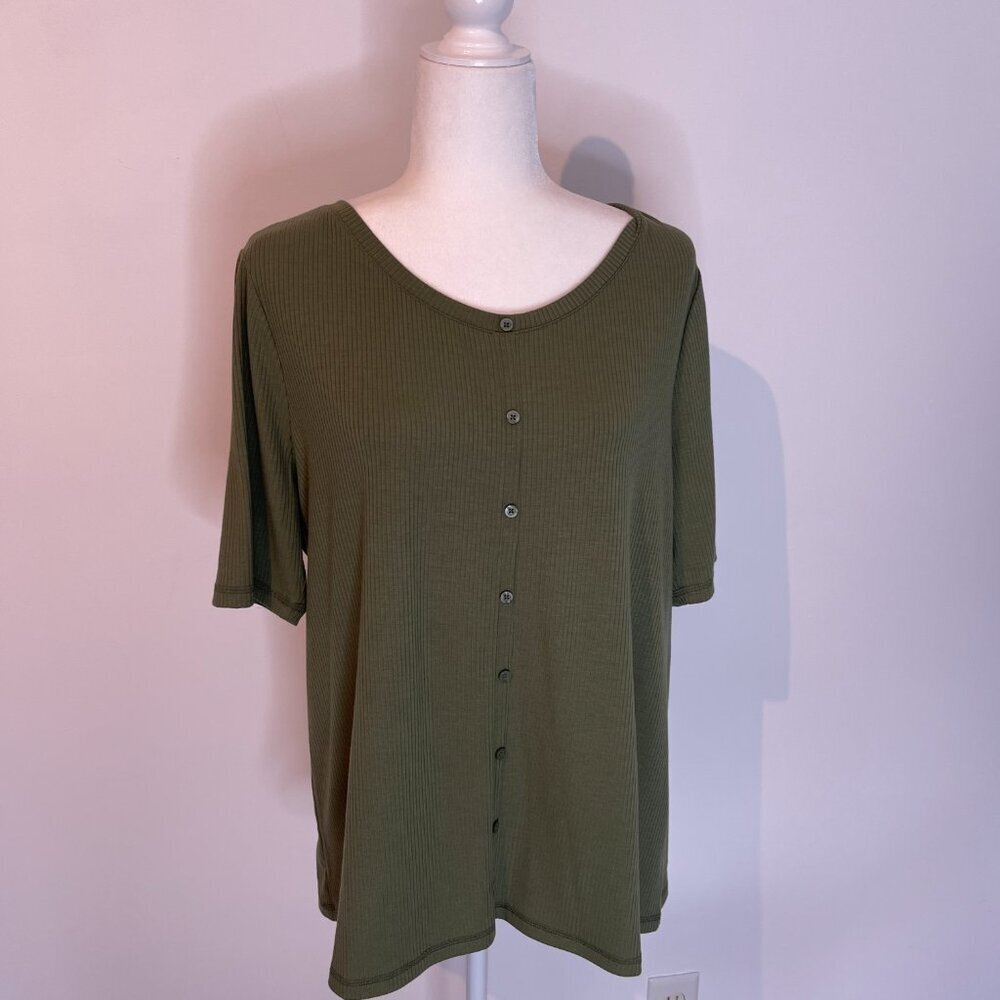Lane Bryant Green Short Sleeve Ribbed Shirt size 14/16.